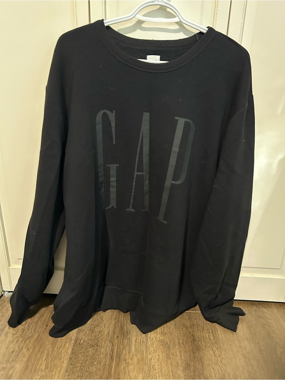 2x GAP Men’s Crewneck Sweaters